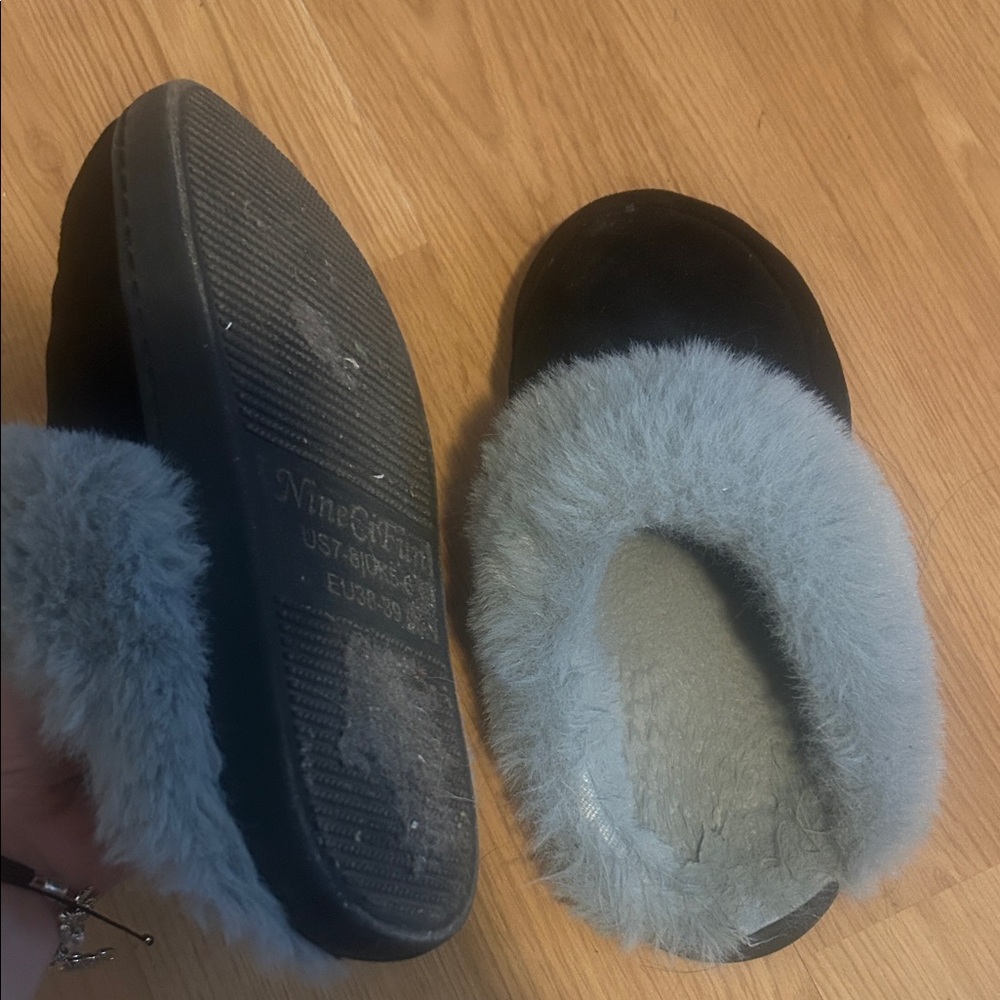 Cozy Black Slippers with Gray Fur Lining - Picture 2 of 2